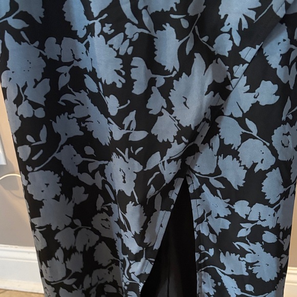 Elegant Abercrombie & Fitch Blue Floral Dress - Picture 4 of 5